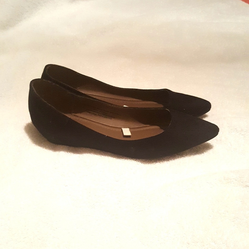 Pointed toe flats